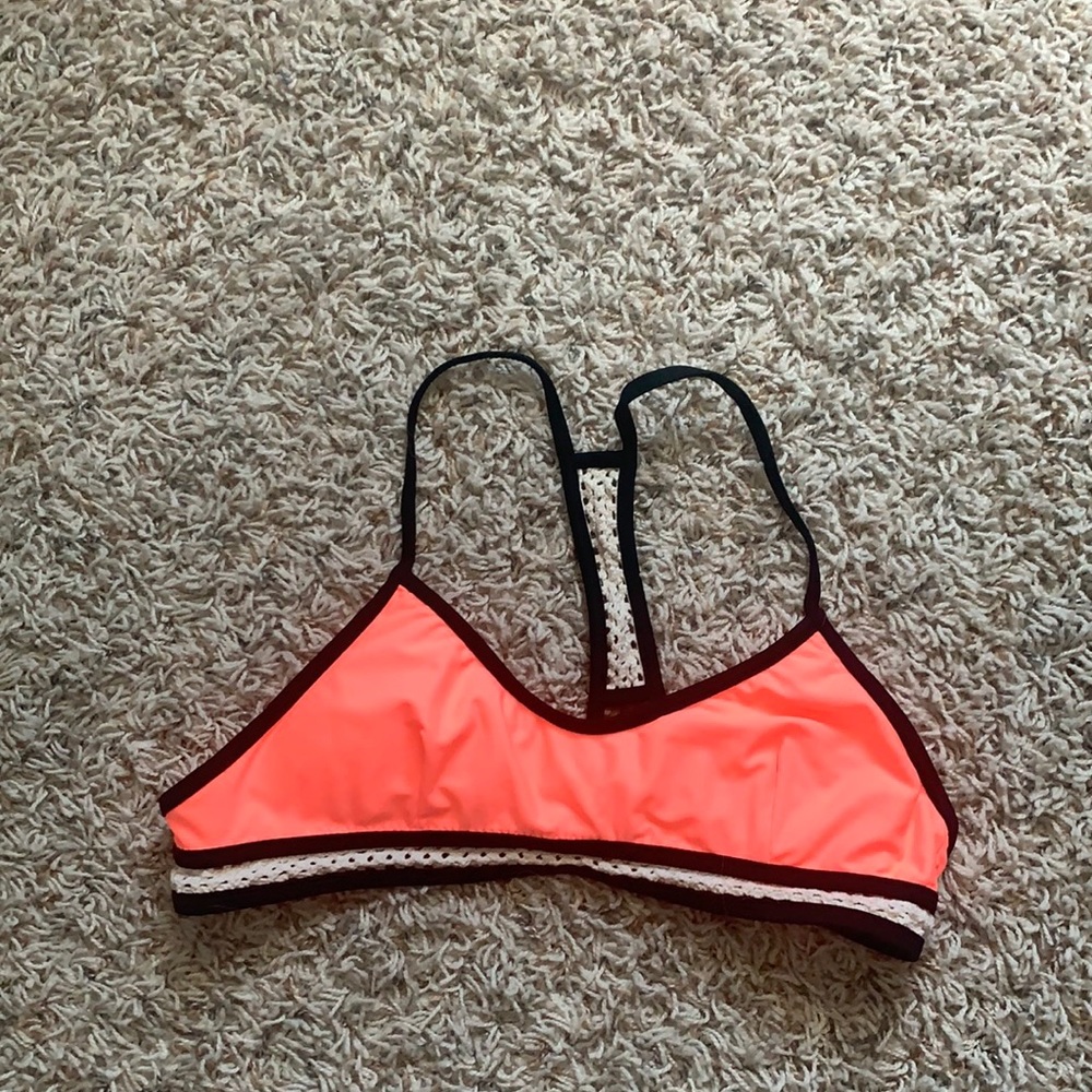 Women’s bikini top. Size M